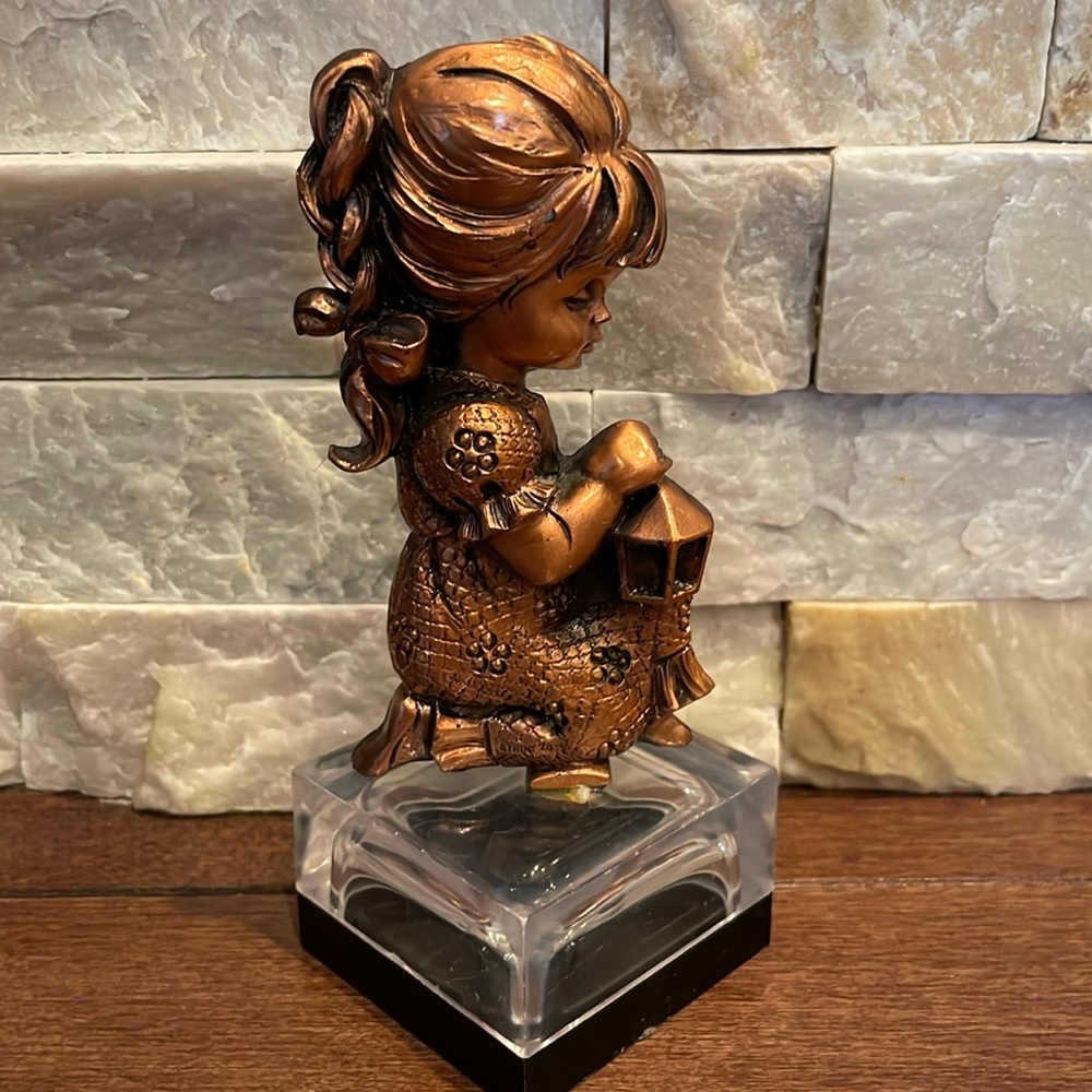 Lega in Peltro Made in Italy Girl with Lantern figure